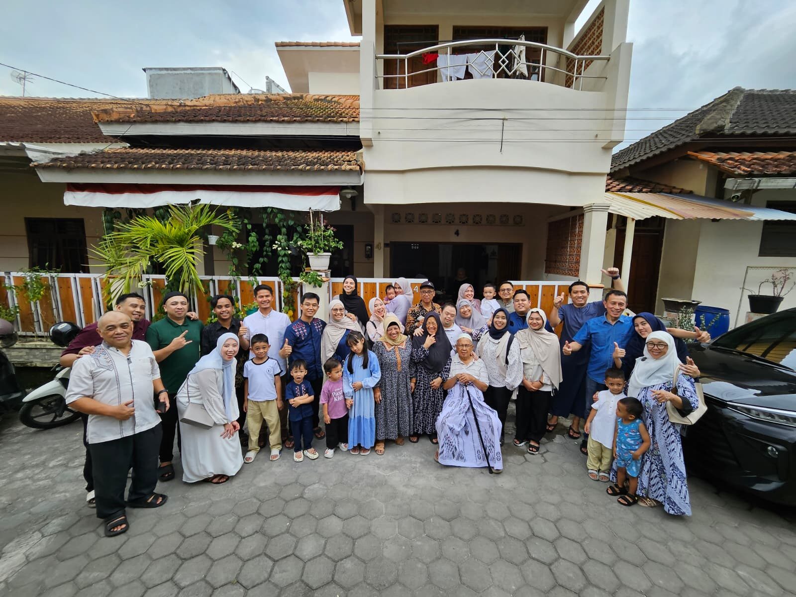 Foto bersama keluarga besar di Jogja